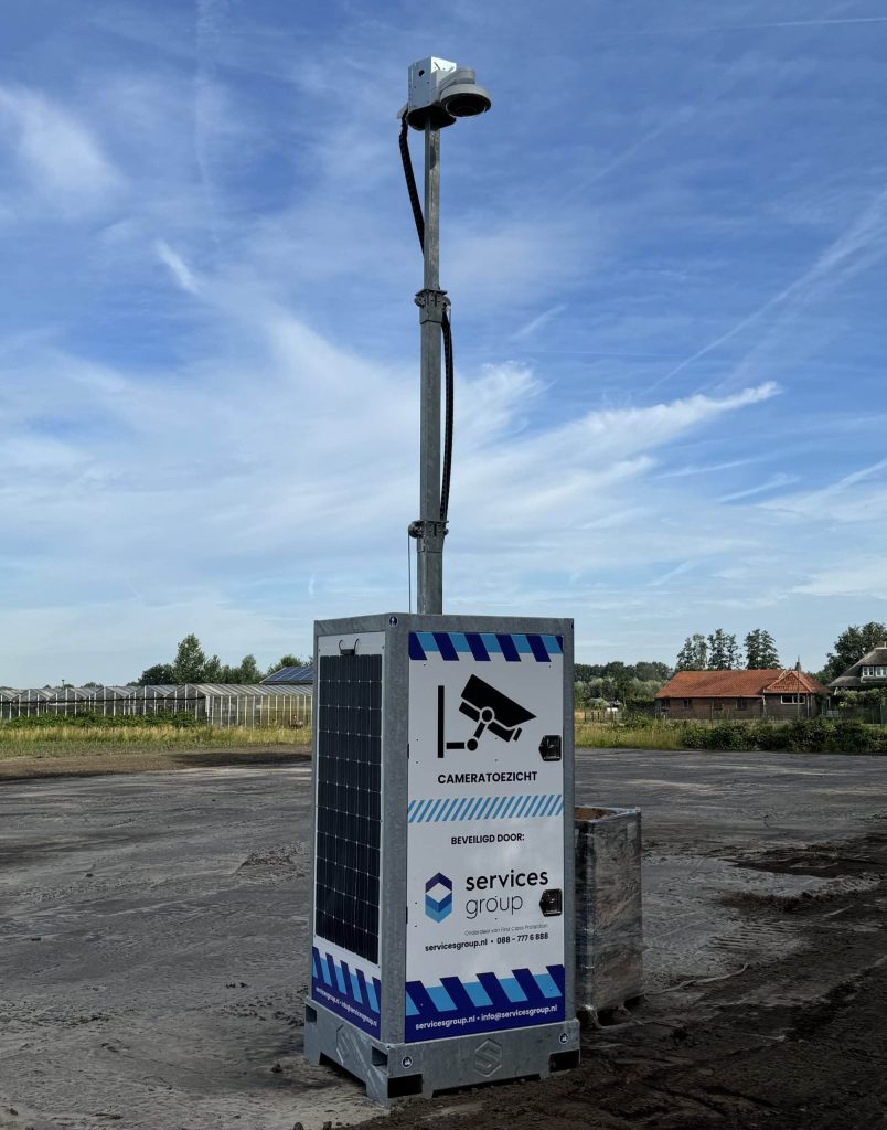 Cameramast op zonne-energie